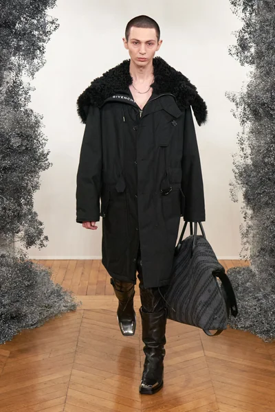 Look 29